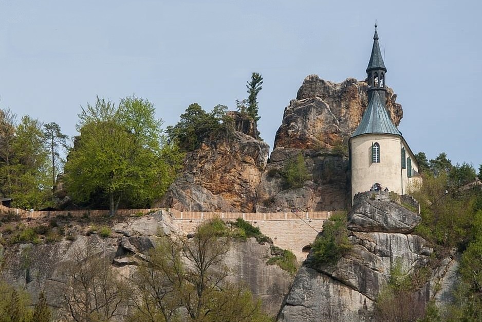 SKALNÍ HRAD VRANOV – PANTHEON