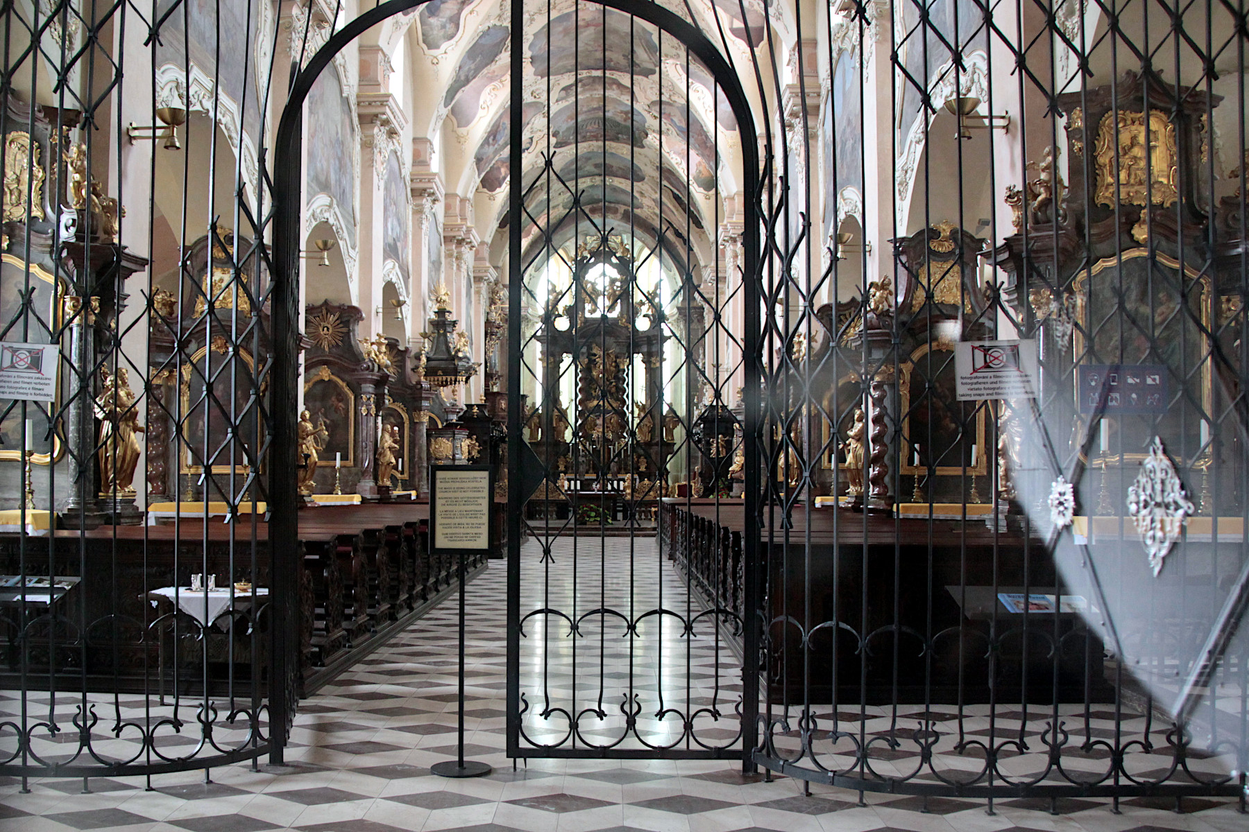 STRAHOVSKÝ KLÁŠTER – PRAHA HRADČANY