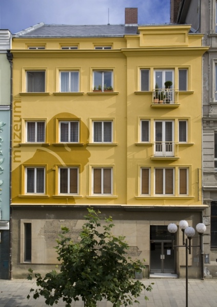 PAMÁTNÍK PETRA BEZRUČE V OPAVĚ