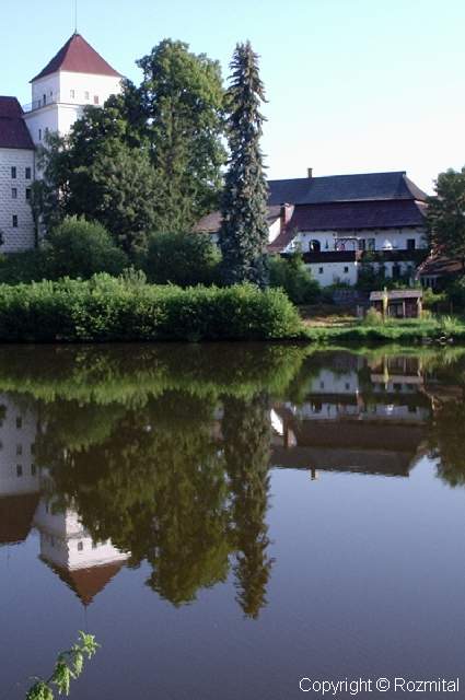 ZÁMEK ROŽMITÁL POD TŘEMŠÍNEM