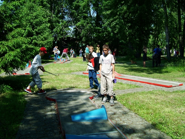 KOUPALIT  A MINIGOLF V HULN