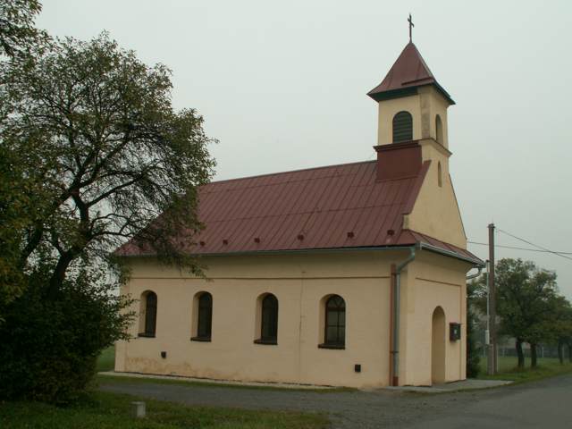 Kaple v centru obce