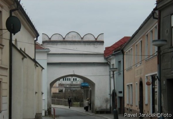 Dolní městská brána