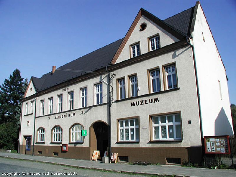 MĚSTSKÁ KNIHOVNA V HRADCI NAD MORAVICÍ